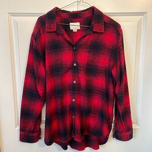 American Eagle Women's Boyfriend Fit Flannel Shirt Size M red/black